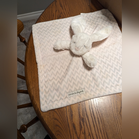 3/$30 Blanket and Beyond Lovey. Security toy/blanket - Picture 4 of 6